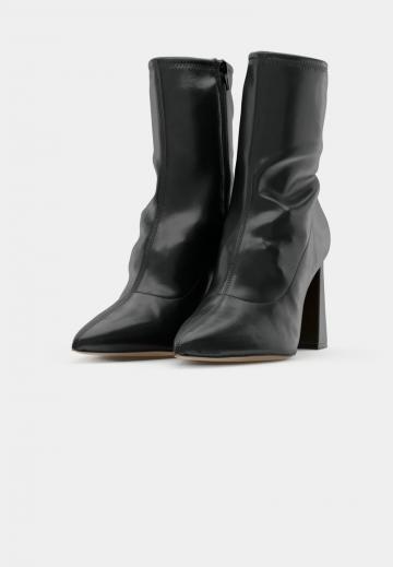 Высокие сапоги