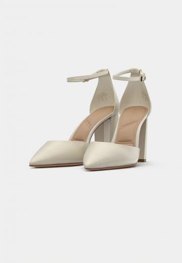 Туфли на высоком каблуке