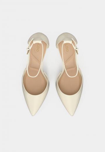 Туфли на высоком каблуке