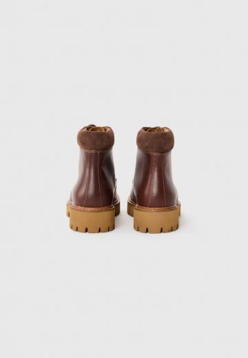 Ботинки на шнуровке