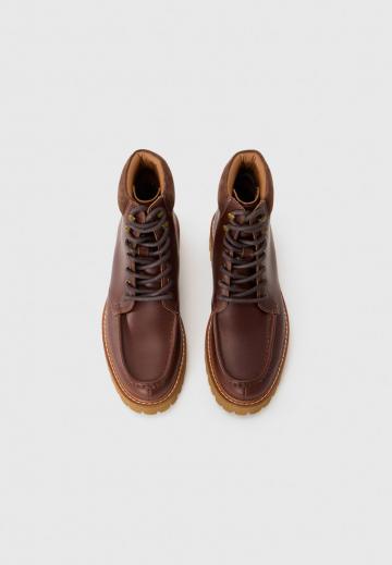 Ботинки на шнуровке