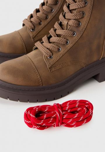 Ботинки на шнуровке