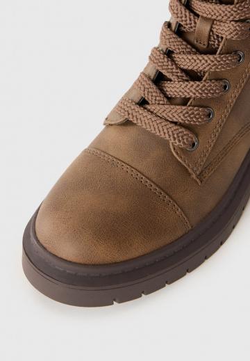Ботинки на шнуровке