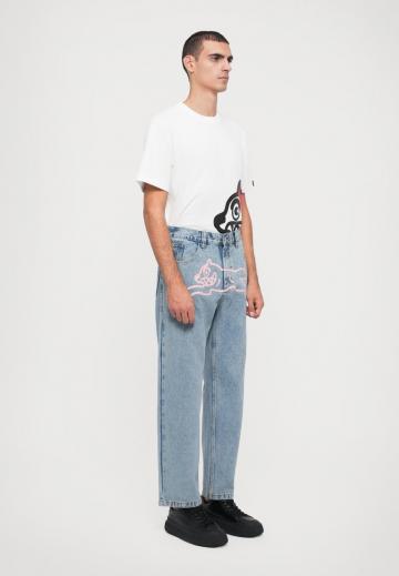 Прямые джинсы