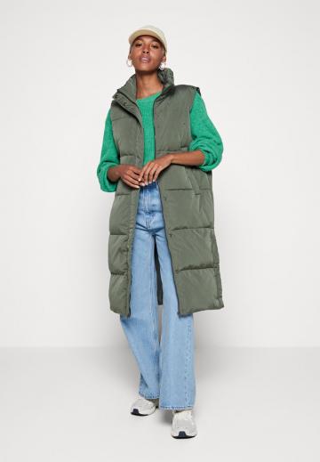 Пуховой жилет