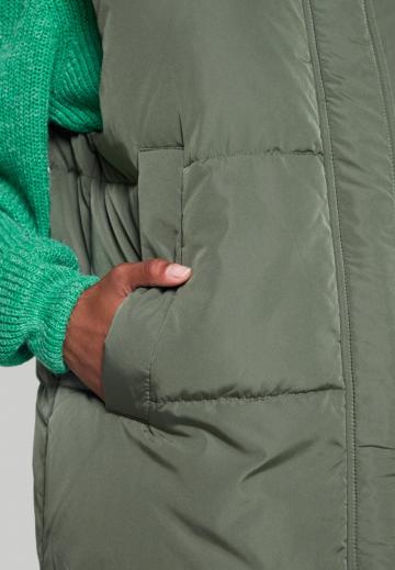 Пуховой жилет