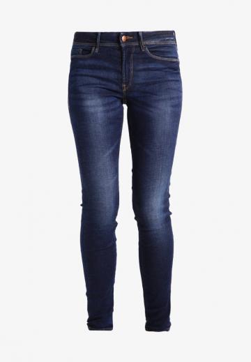 Узкие джинсы