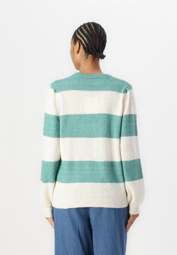 Пуловер в полоску