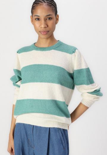 Пуловер в полоску
