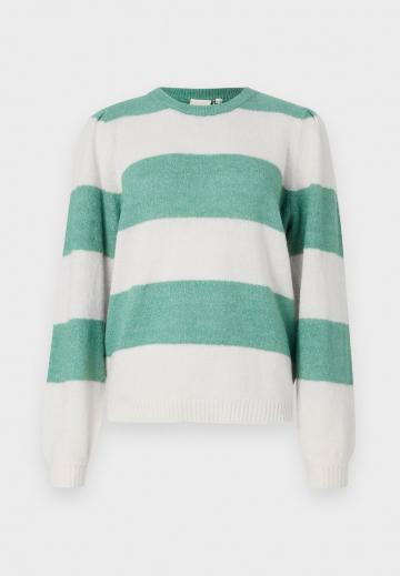 Пуловер в полоску
