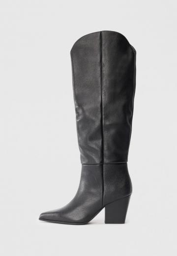 Высокие сапоги