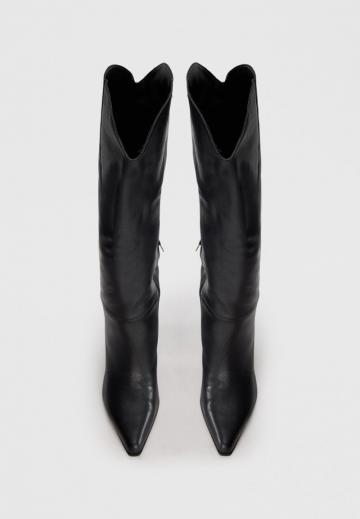 Высокие сапоги