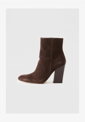 Высокие сапоги