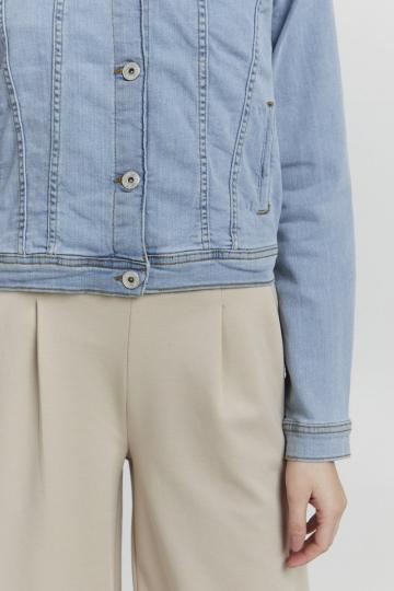 Джинсовая куртка