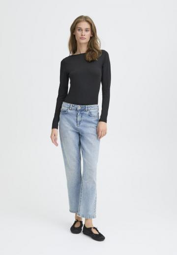 Короткие джинсы