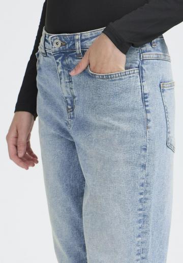 Короткие джинсы