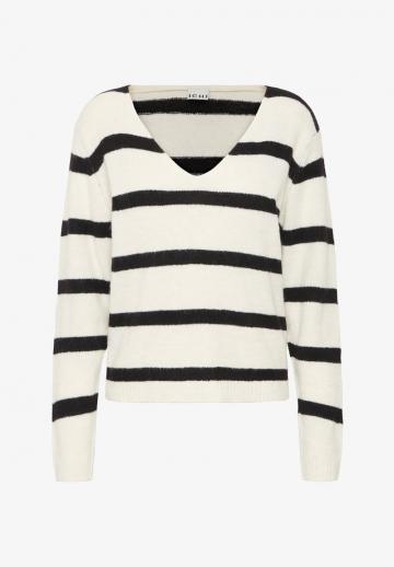 Пуловер в полоску