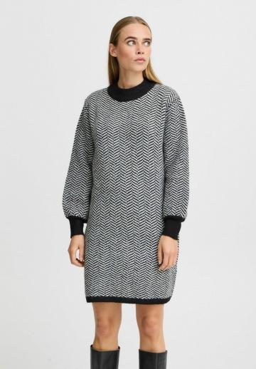 Вязаное платье