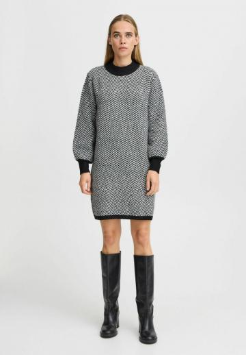 Вязаное платье