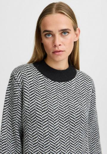 Вязаное платье