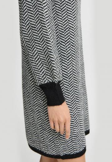 Вязаное платье