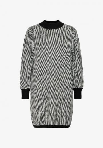 Вязаное платье