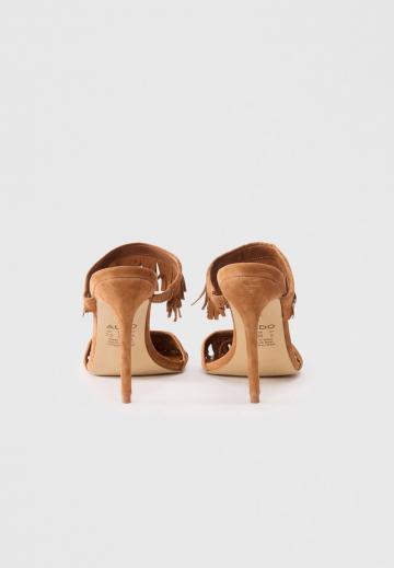 Босоножки на каблуке