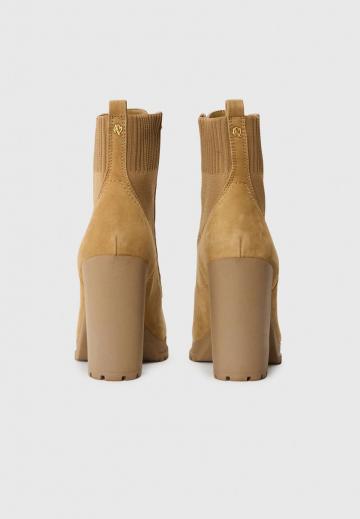 Высокие сапоги