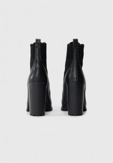 Высокие сапоги