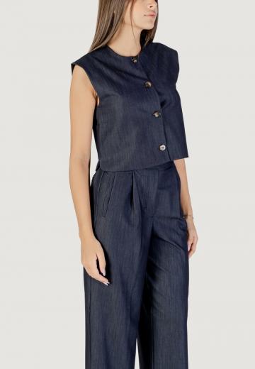 Джинсовая жилетка