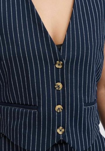 Джинсовая жилетка