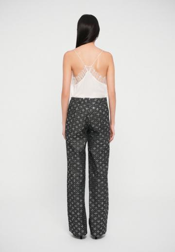 Клешеные джинсы