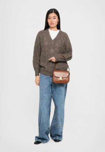 Пуловер с вырезом V