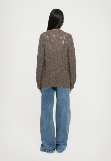 Пуловер с вырезом V