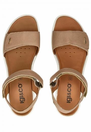 Босоножки на танкетке