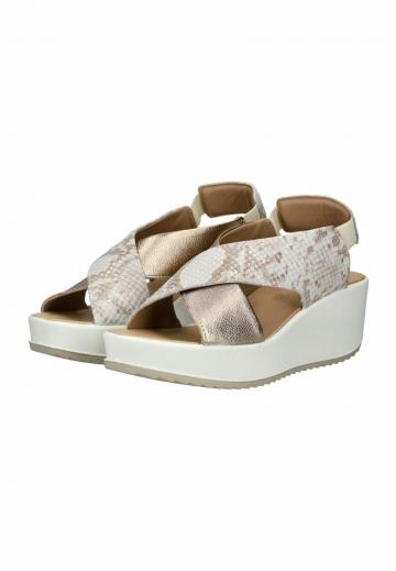 Босоножки на танкетке