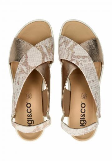 Босоножки на танкетке