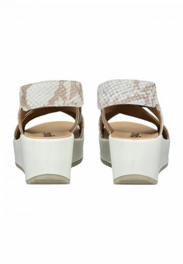 Босоножки на танкетке