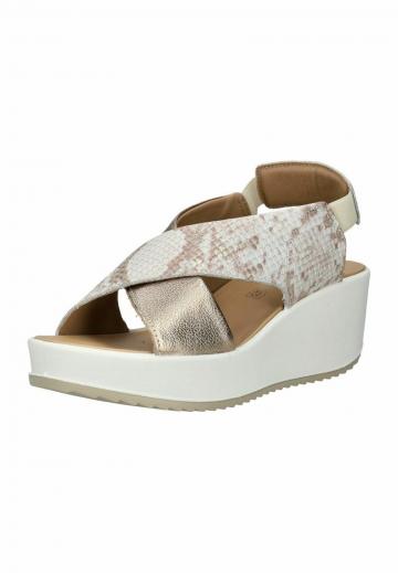 Босоножки на танкетке