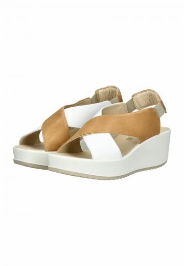 Босоножки на танкетке