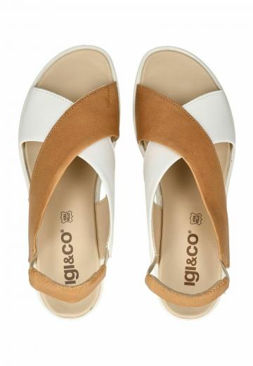 Босоножки на танкетке