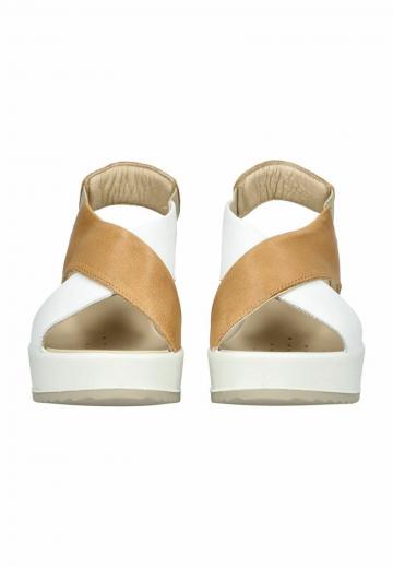 Босоножки на танкетке