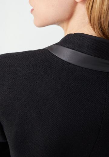 Короткое пальто