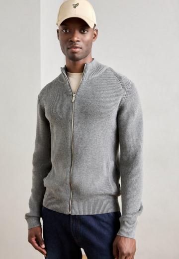 Вязаная кофта