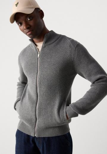 Вязаная кофта