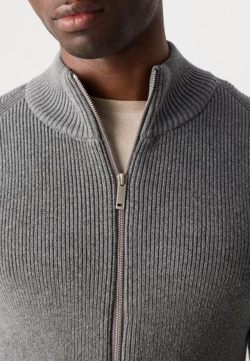 Вязаная кофта