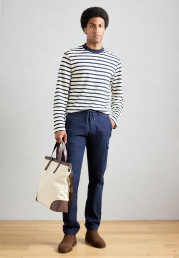 Брюки с накладными карманами