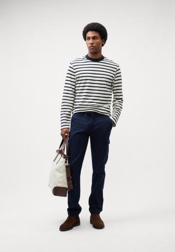 Брюки с накладными карманами