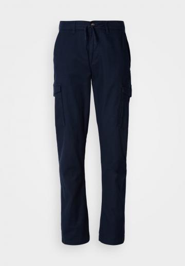 Брюки с накладными карманами