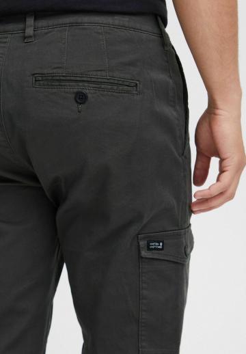 Брюки с накладными карманами